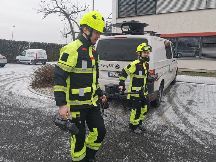 240305_Drony_obleceni_1