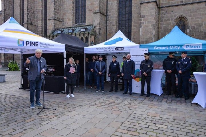 240930_Drony_10_let_4