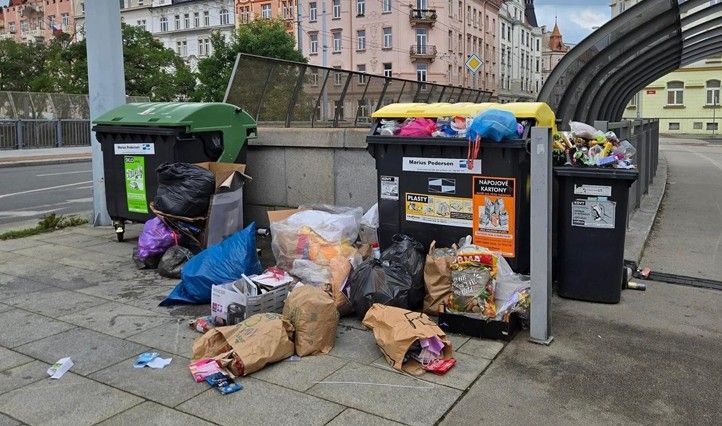 241015_Nadrazi_jizni_jizak_popelnice_8