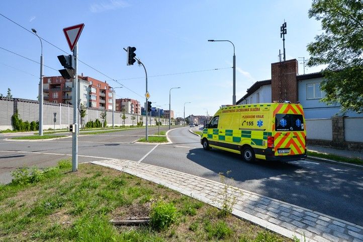 250128_Doprava_IZS_sanitka_semafor_1