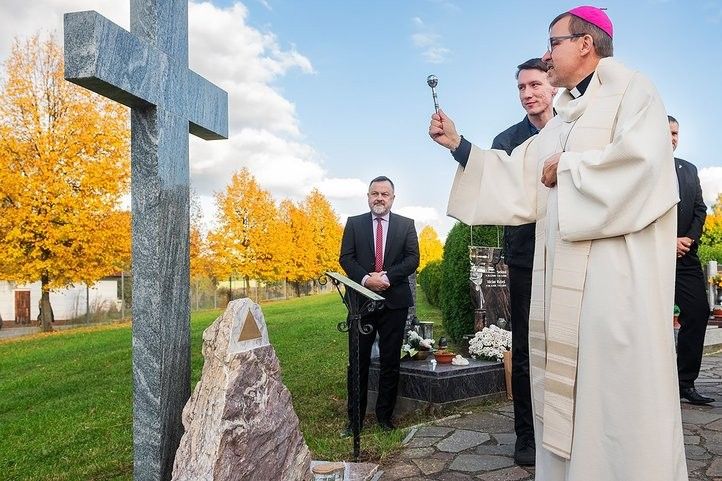 251014_hroby_v_dali_01