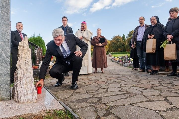 251014_hroby_v_dali_03