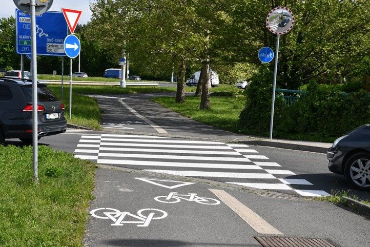 Fotografie: R. Žáková 251112_Vodorovne_znaceni_silnice_cyklo_3