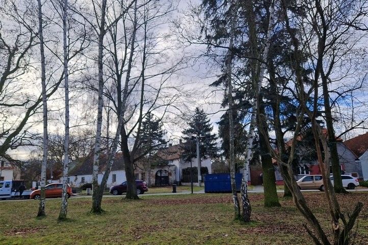 Začíná přeměna Křimického námětí. Fotografie: I. Tolarová 251128_uprava_krimicke_namesti_01