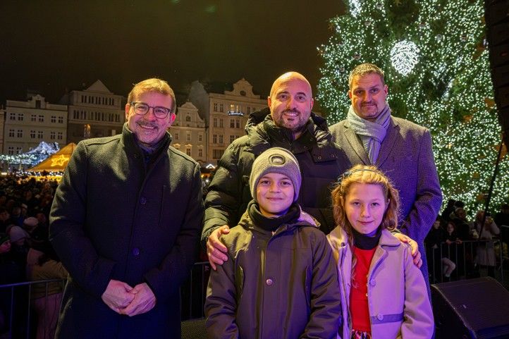 Fotografie: R. Žáková, R. Muchka, M. Chaloupka 251201_Vanocni_strom_8