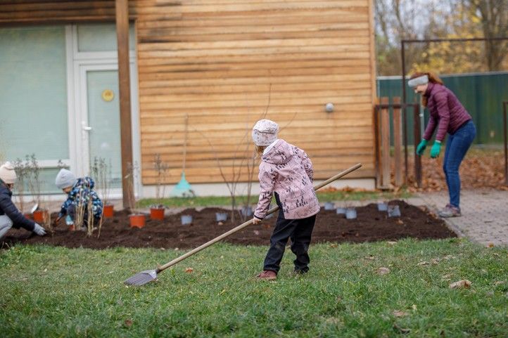 251223_Zelena_strecha_zahrada_deti_1