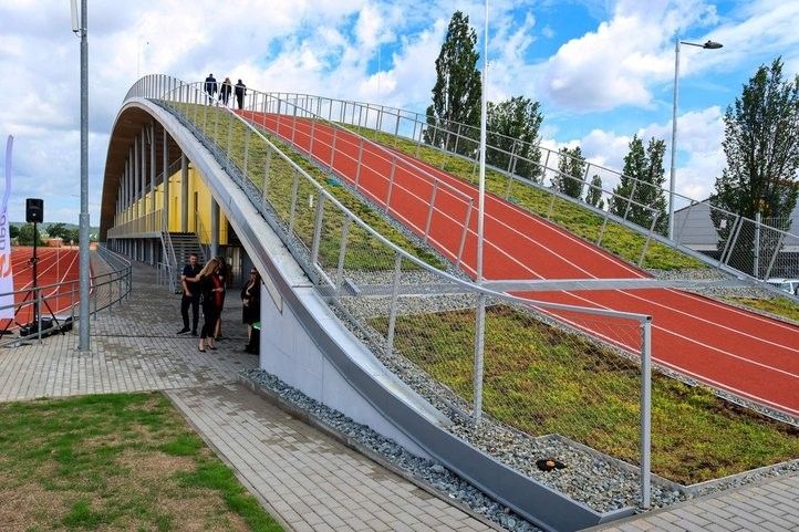 Východní tribuna na atletickém stadionu ve Skvrňanech. Fotografie: P. Eret 260617_Vychodni_Tribuna_Atleti_4