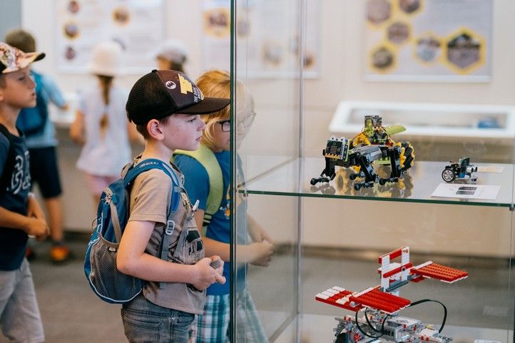 Zdroj fotografií: SITMP 260709_Vystava_10_let_Centra_robotiky_2